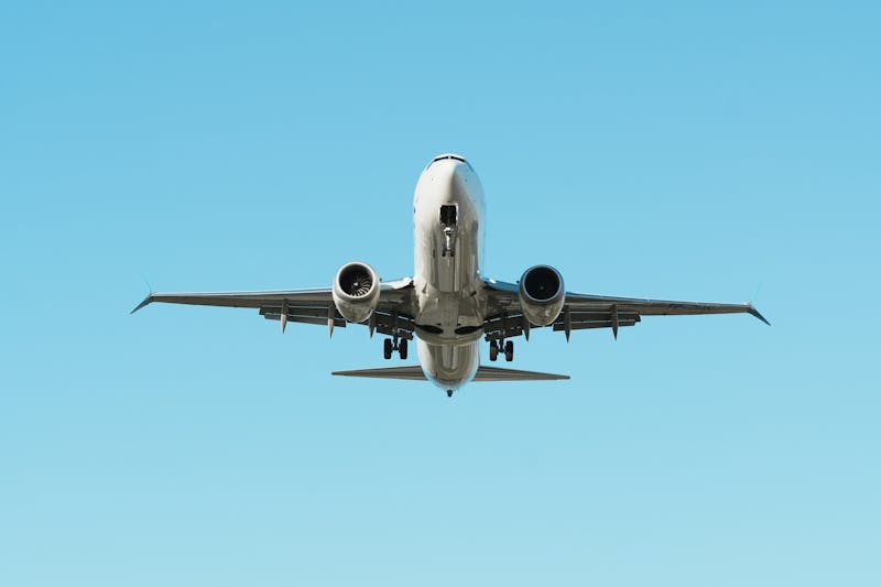 Avion ravitaillé en carburant durable SAF sur un tarmac
